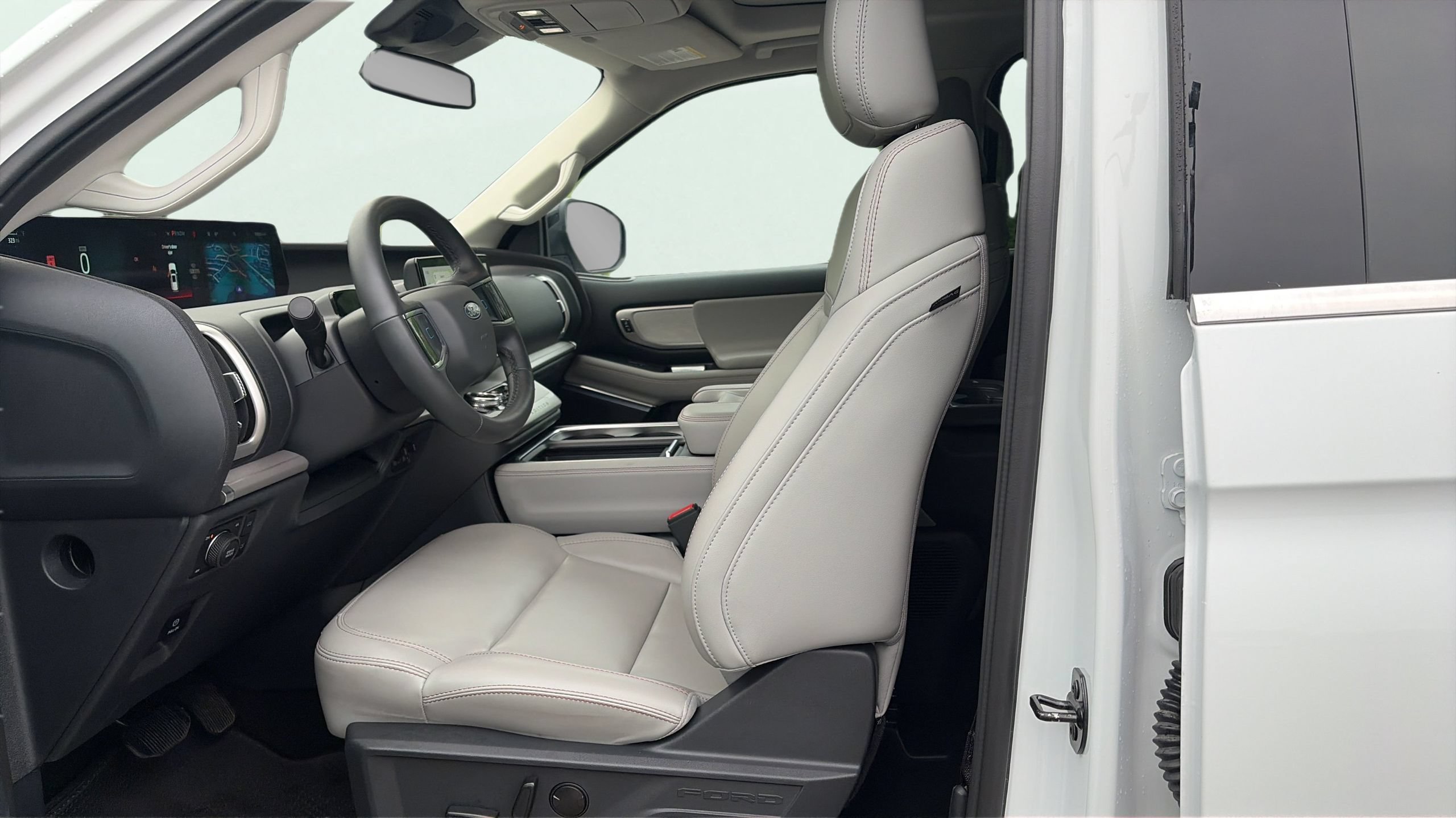Certified 2025 Ford Expedition Active AWD/4WD image 11