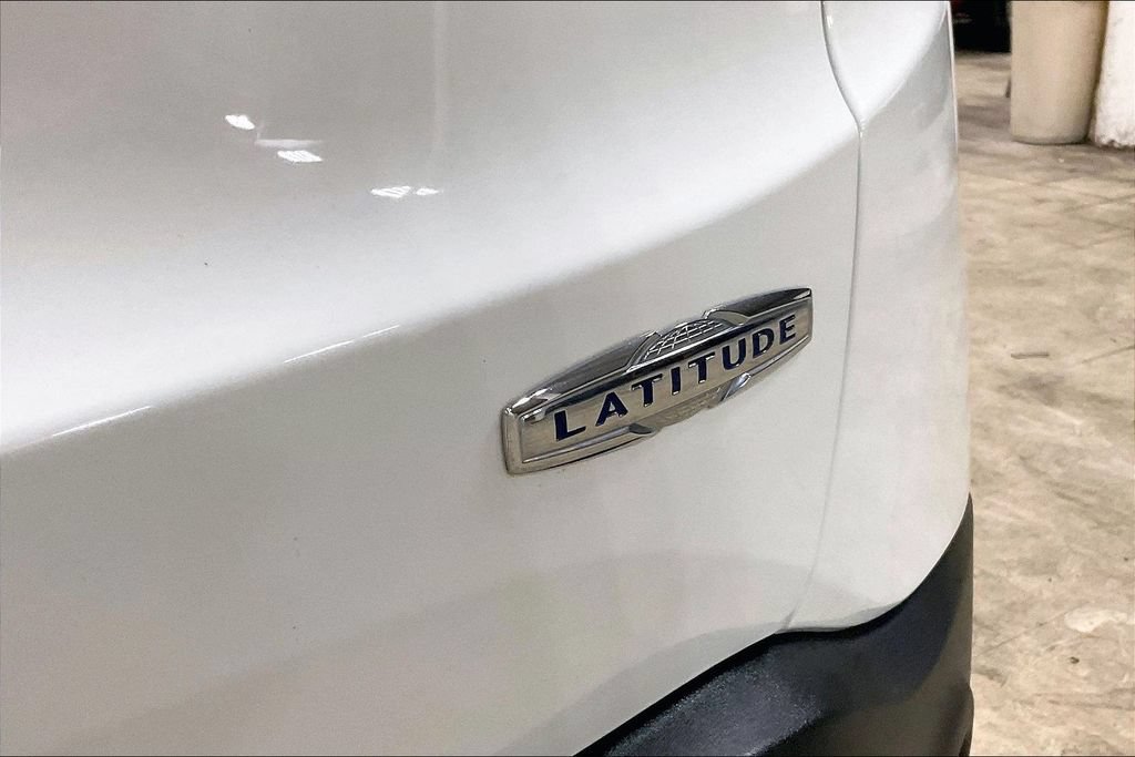 Used 2019 Jeep Renegade Latitude w/ Cold Weather Group AWD/4WD image 8