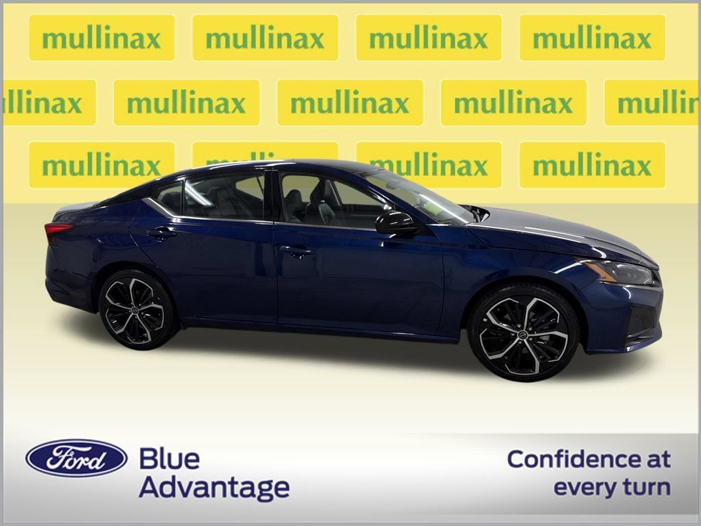 Used 2024 Nissan Altima 2.5 SR FWD image 2