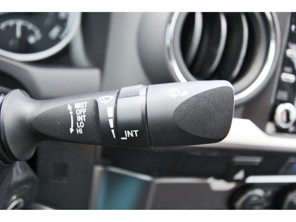 Used 2022 Toyota Tacoma SR5 RWD image 19