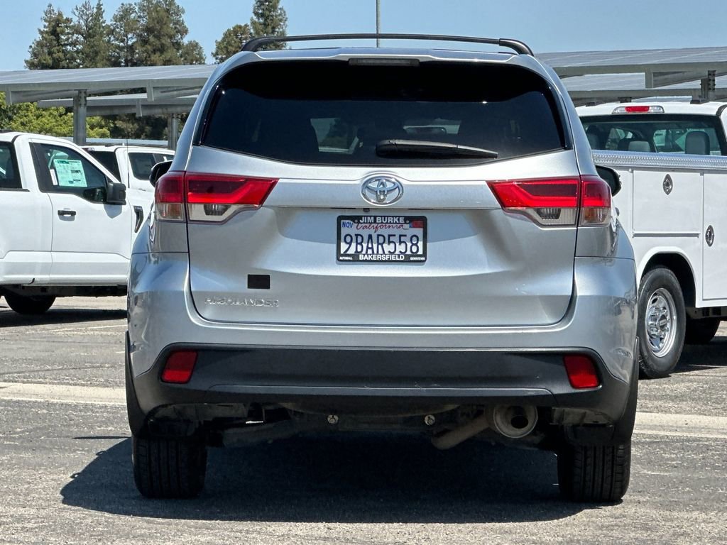 Used 2019 Toyota Highlander LE FWD image 4