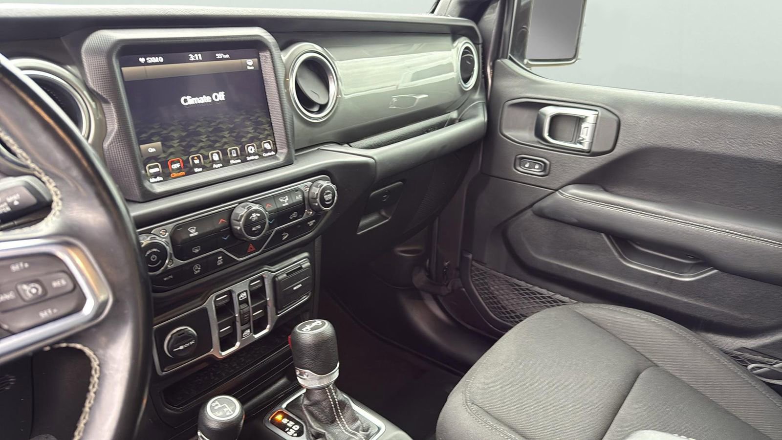 Used 2020 Jeep Wrangler Unlimited Sahara image 20