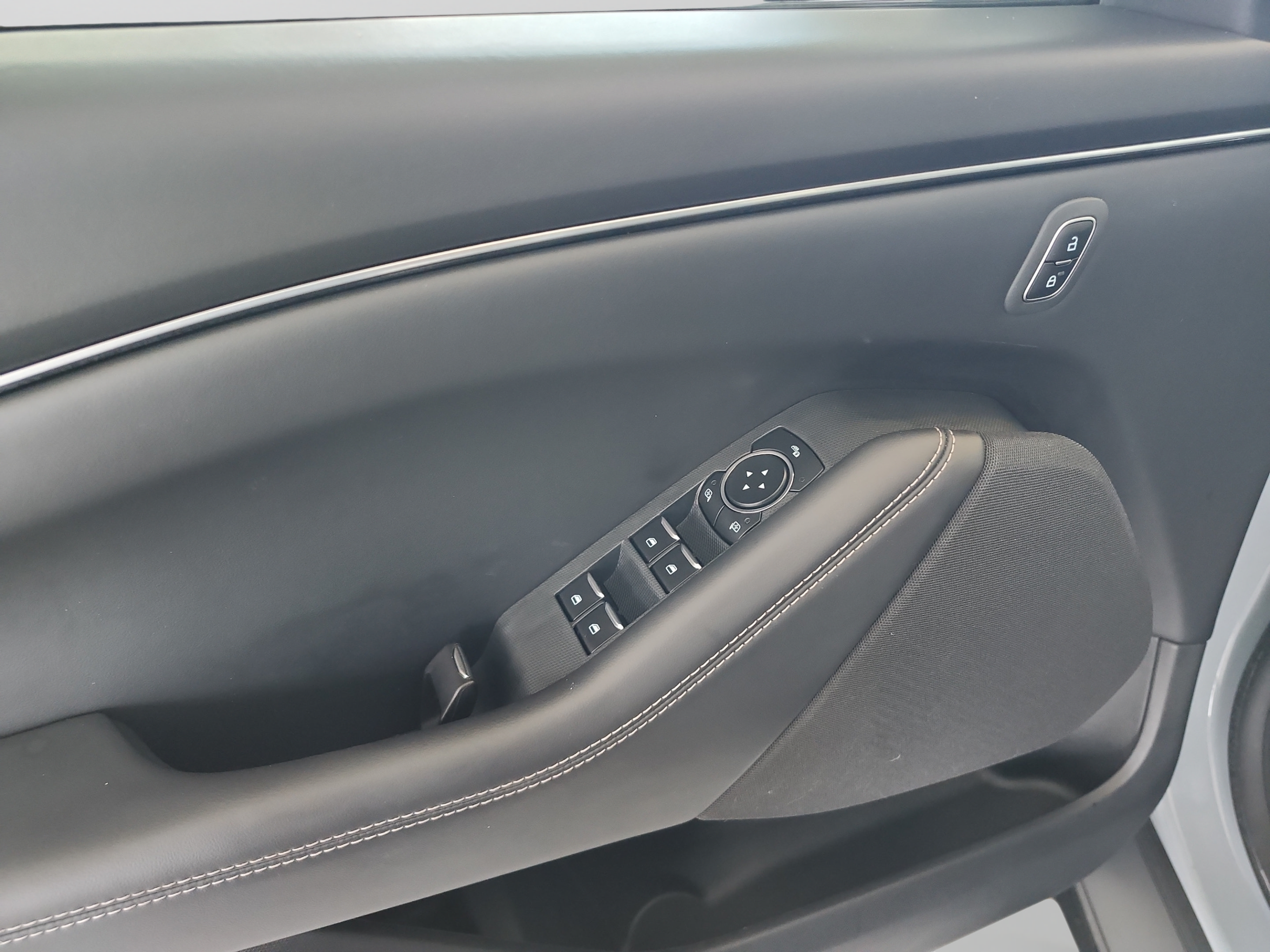 Certified 2025 Ford Mustang Mach-E Select RWD image 16
