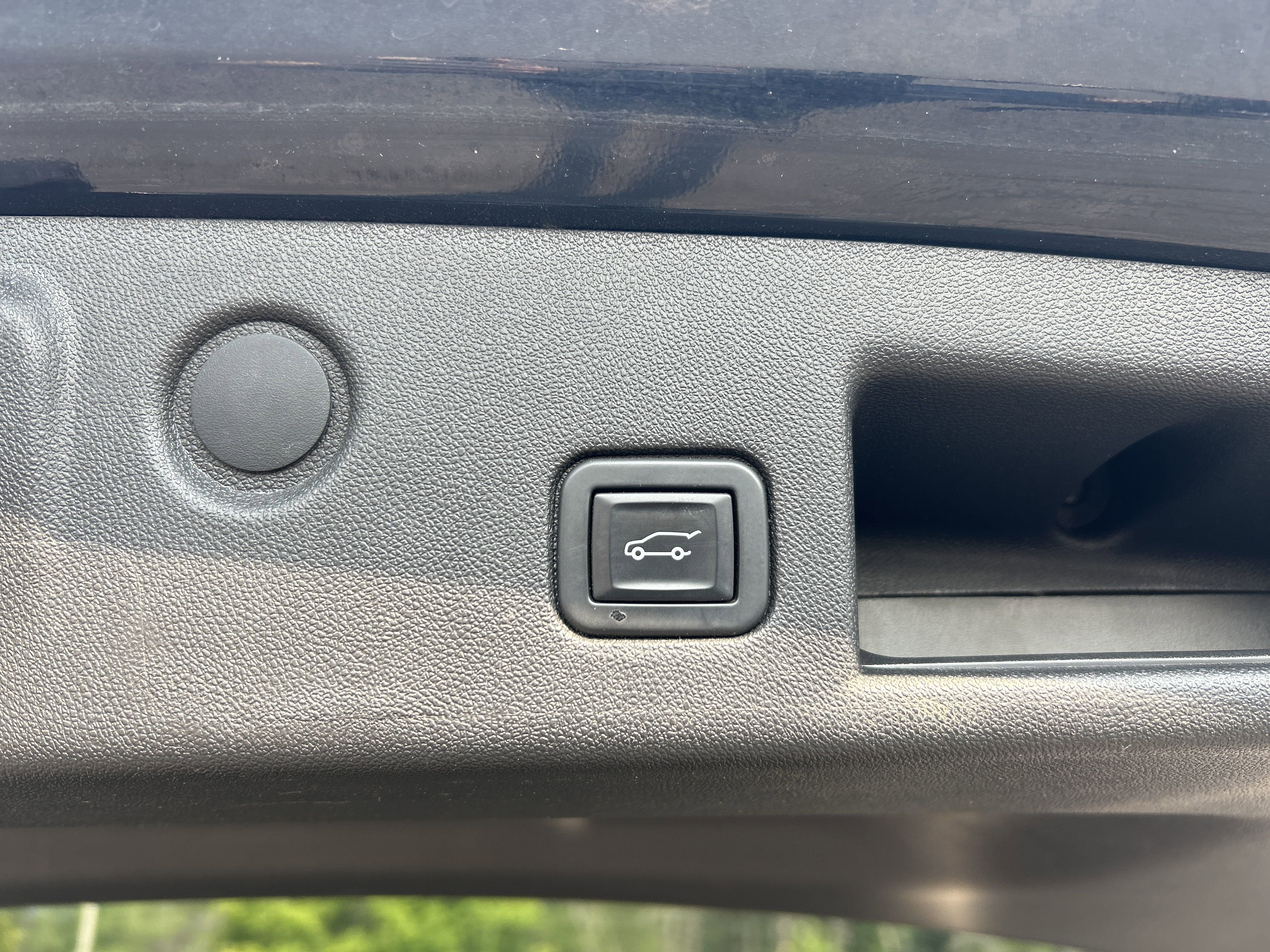 Used 2020 Chevrolet Equinox LT w/ Midnight Edition image 15