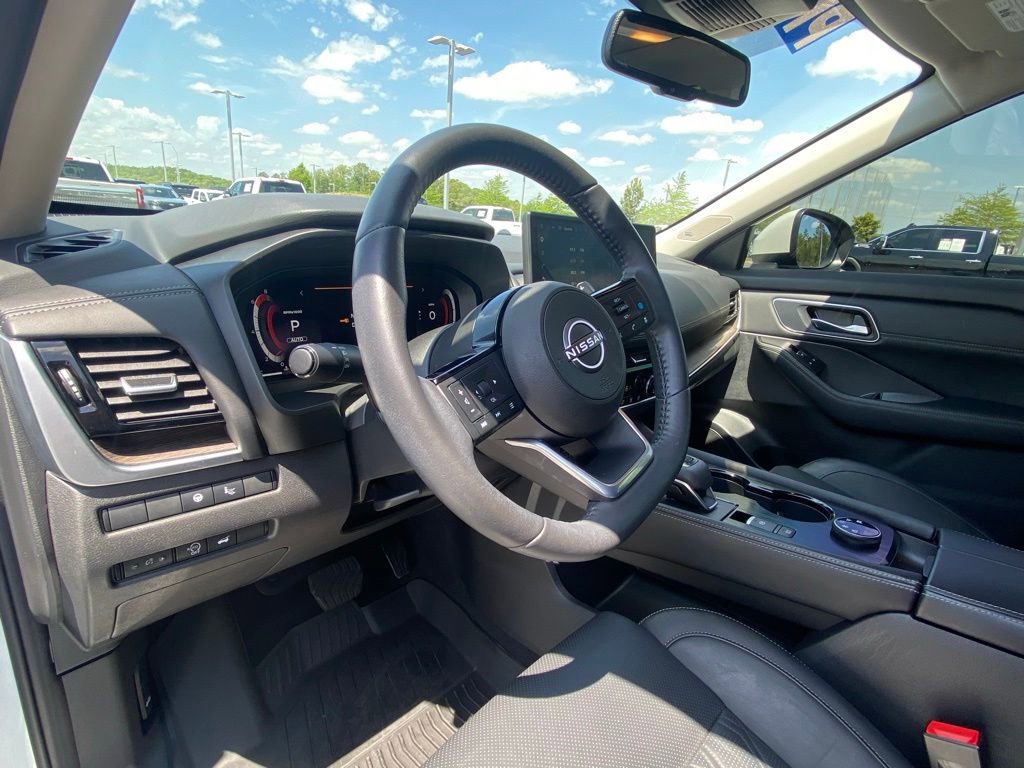 Used 2024 Nissan Rogue Platinum w/ Platinum Premium Package AWD/4WD image 9