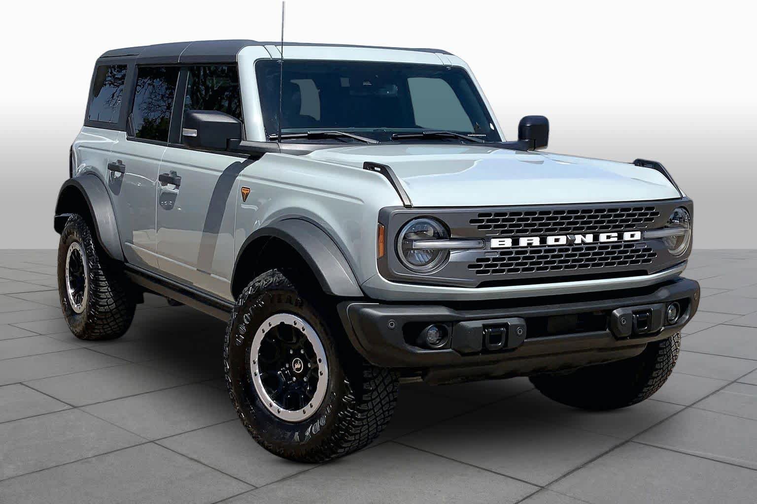 Certified 2023 Ford Bronco Badlands w/ Sasquatch Package AWD/4WD image 3