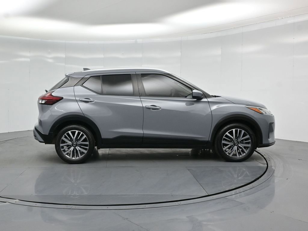 Used 2021 Nissan Kicks SV image 9