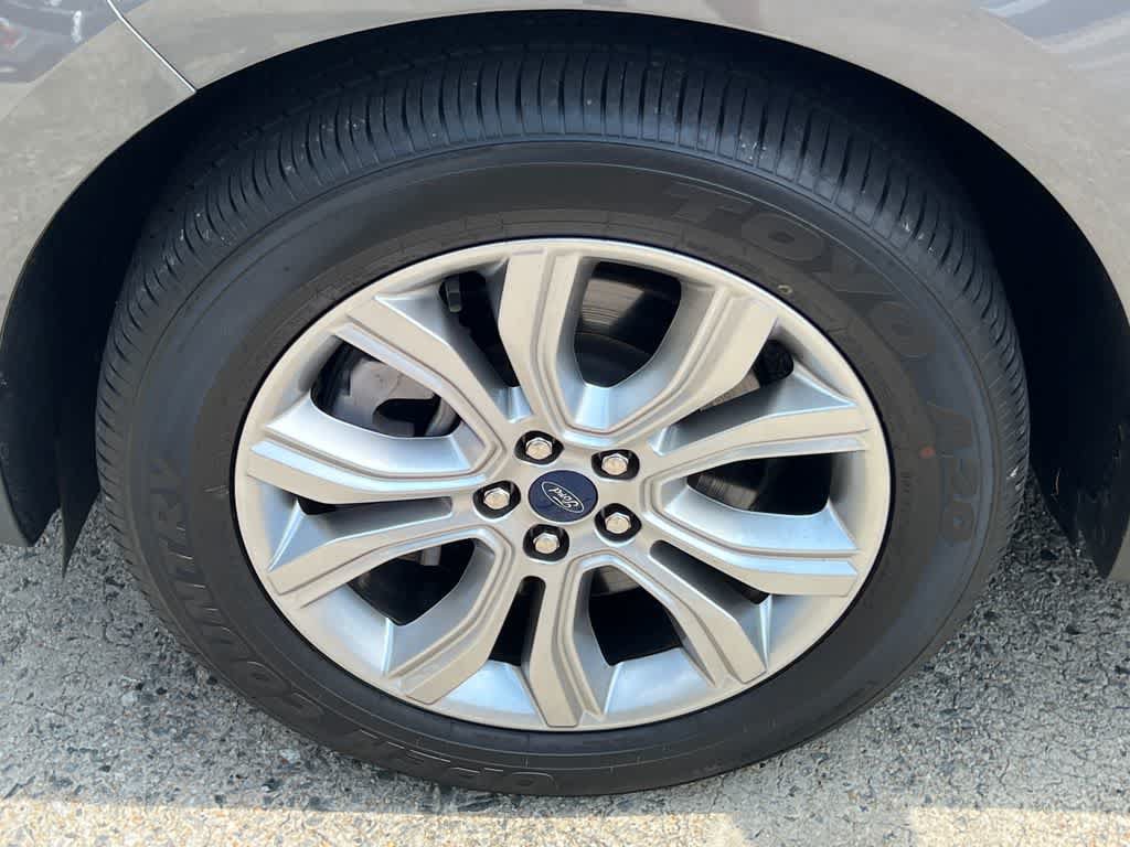 Certified 2022 Ford Edge Titanium AWD/4WD image 11