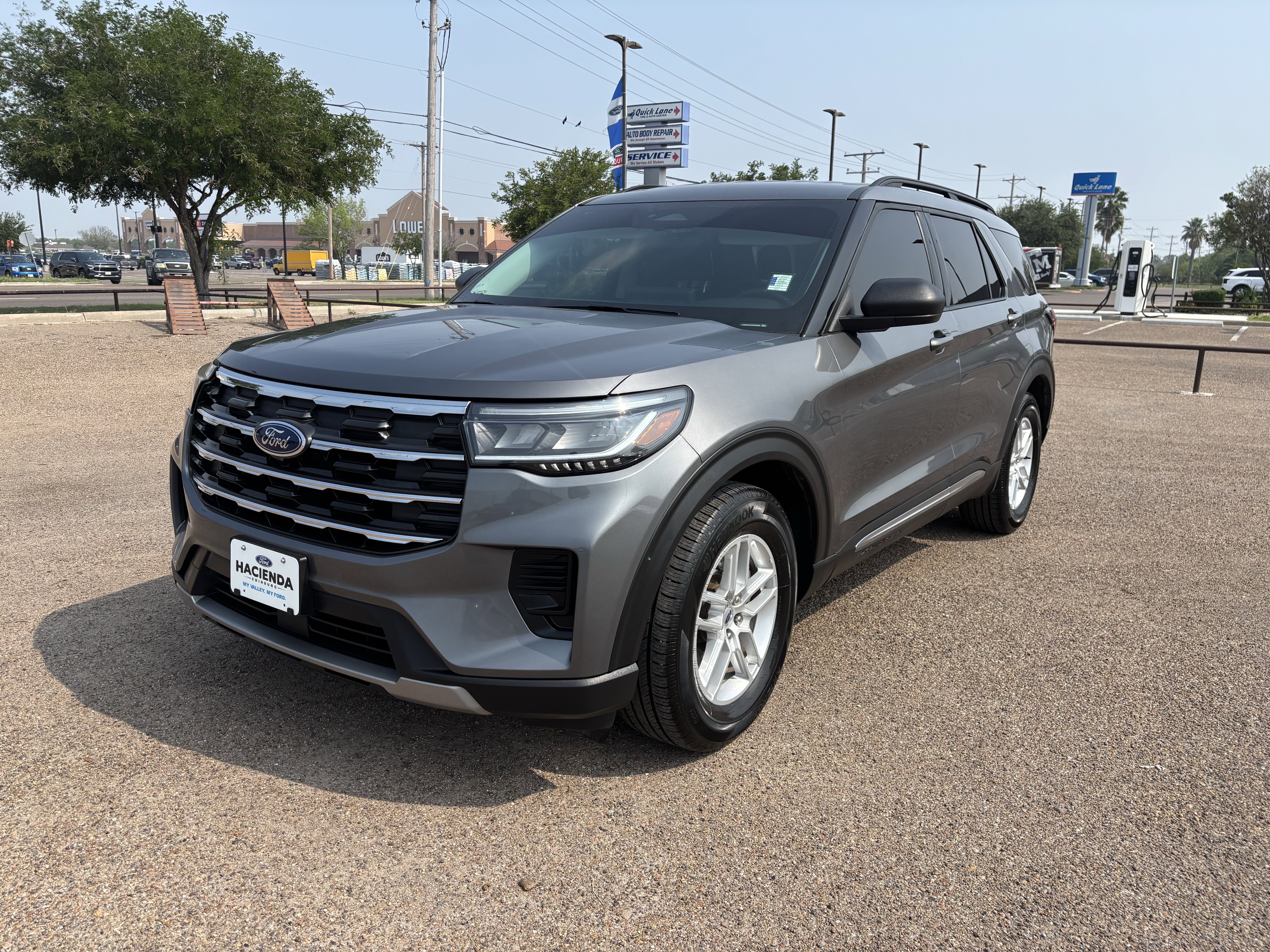 Certified 2025 Ford Explorer Active RWD image 2