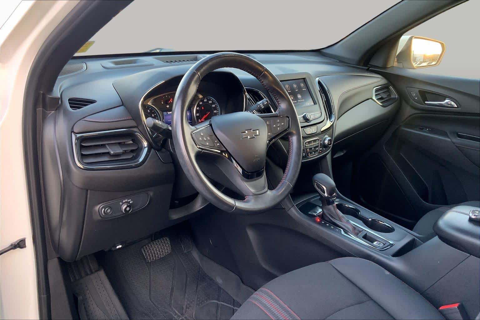 Used 2022 Chevrolet Equinox RS w/ LPO, Floor Liner Package FWD image 16