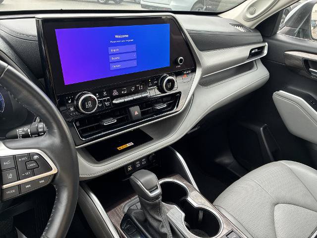 Used 2024 Toyota Highlander Platinum AWD/4WD image 26