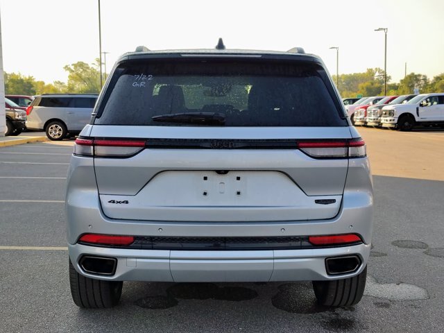 Used 2025 Jeep Grand Cherokee Summit w/ Obsidian Package AWD/4WD image 5