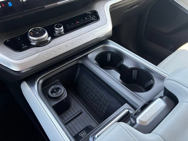 Certified 2025 Ford Expedition Platinum AWD/4WD image 19