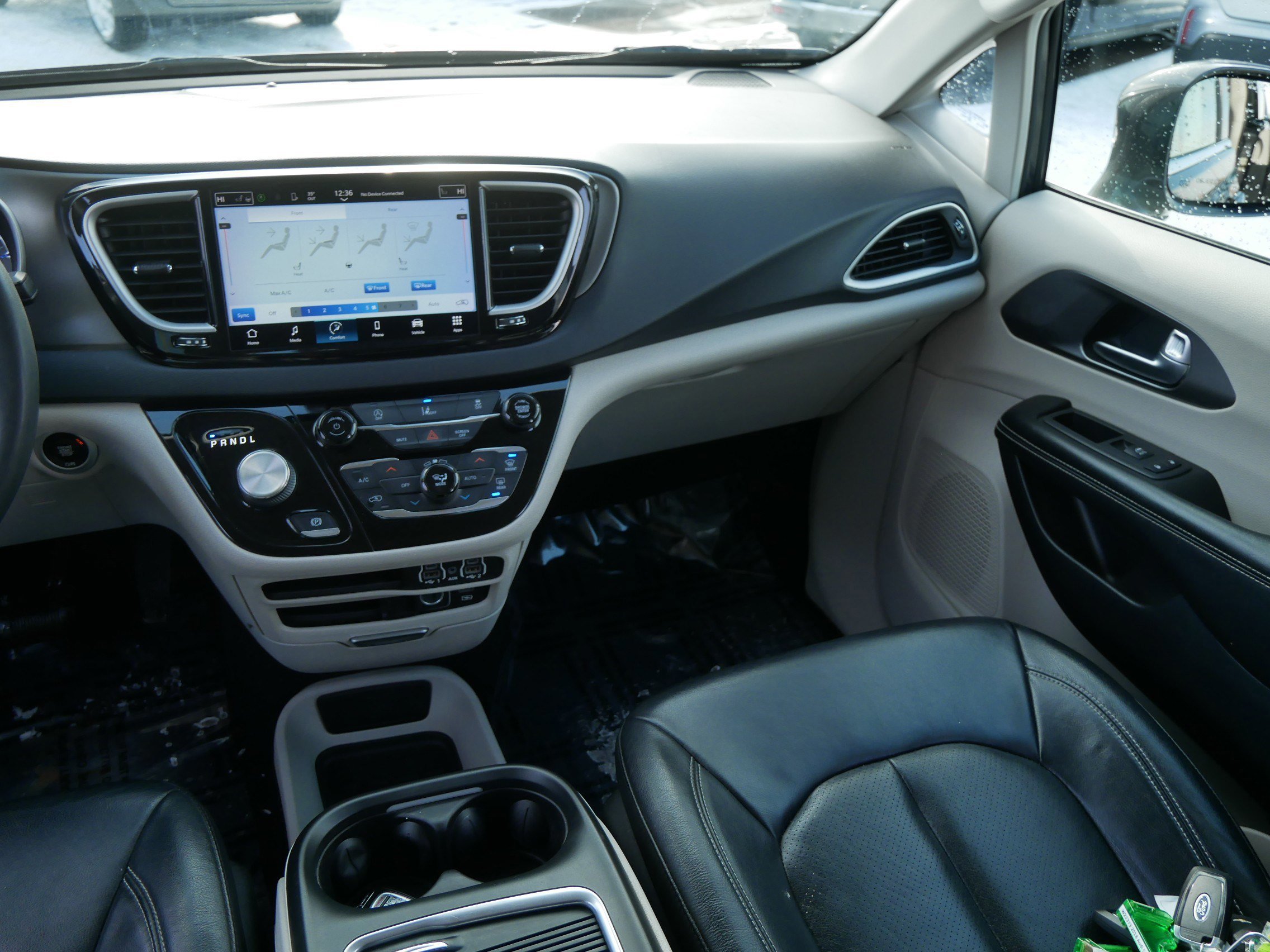 Used 2022 Chrysler Pacifica Touring-L image 11