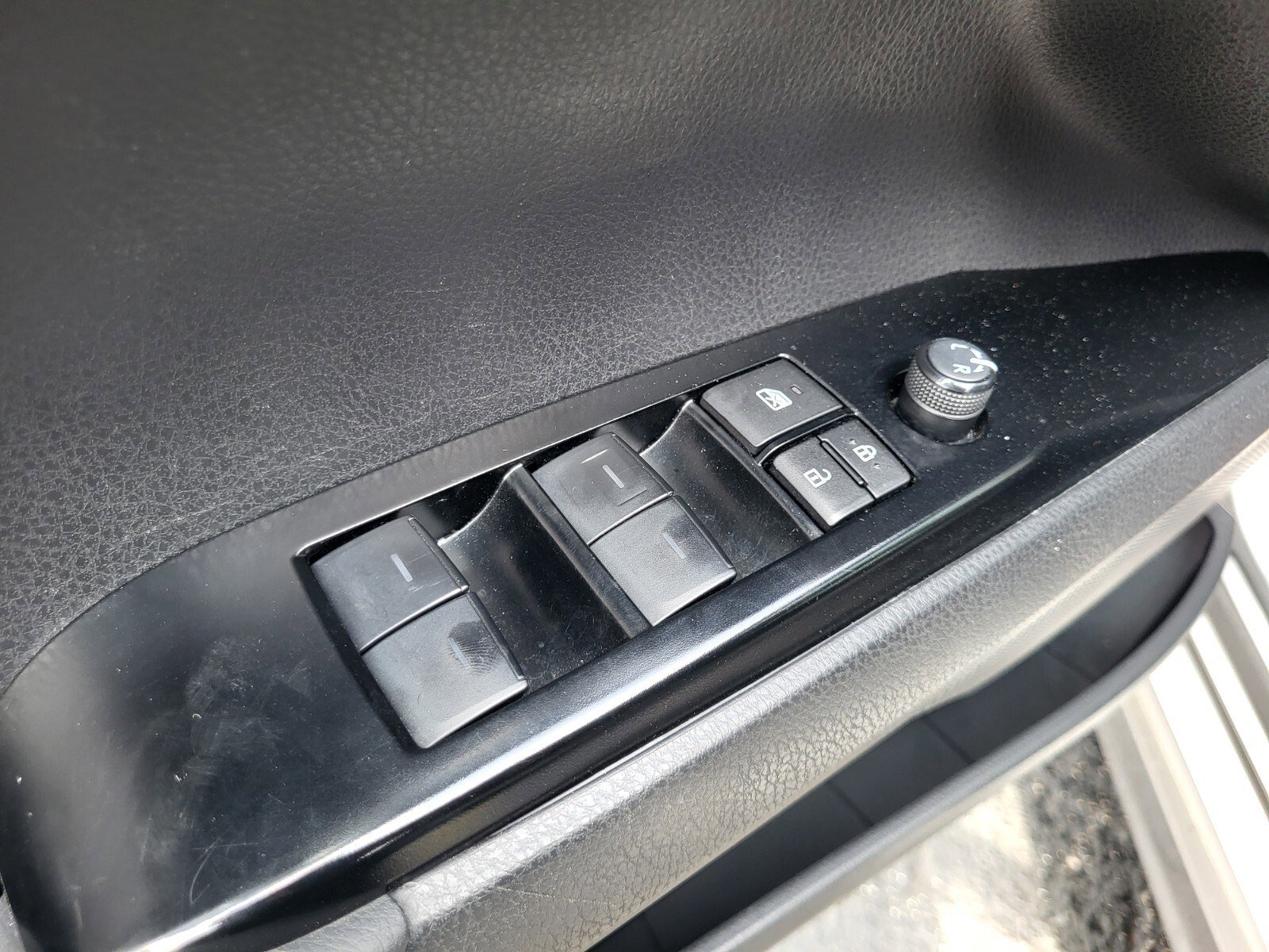Used 2025 Toyota Camry SE w/ Convenience Package FWD image 19