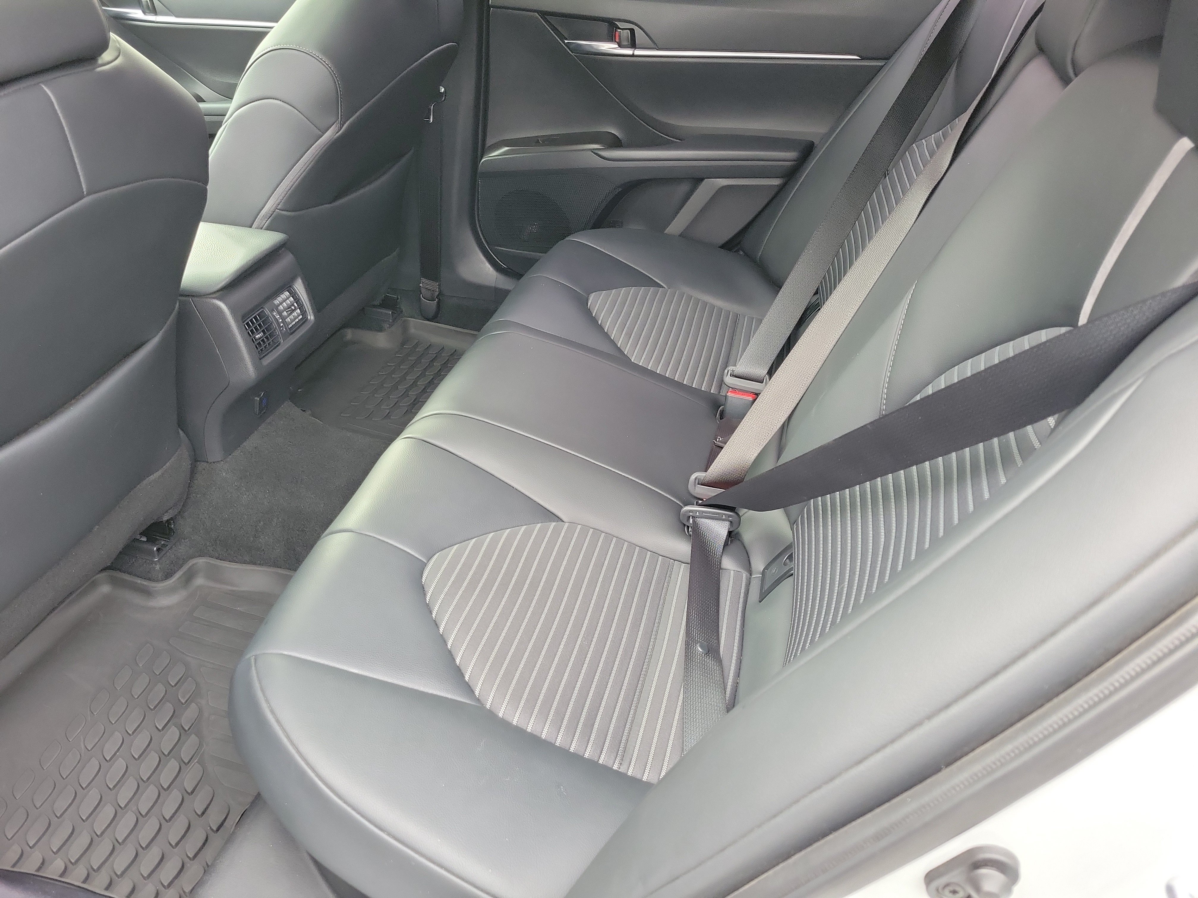 Used 2024 Toyota Camry SE w/ Audio Upgrade Package FWD image 13