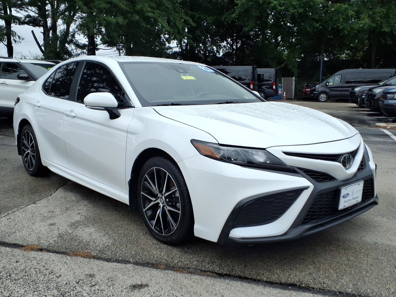 Used 2024 Toyota Camry SE w/ Cold Weather Package FWD image 1