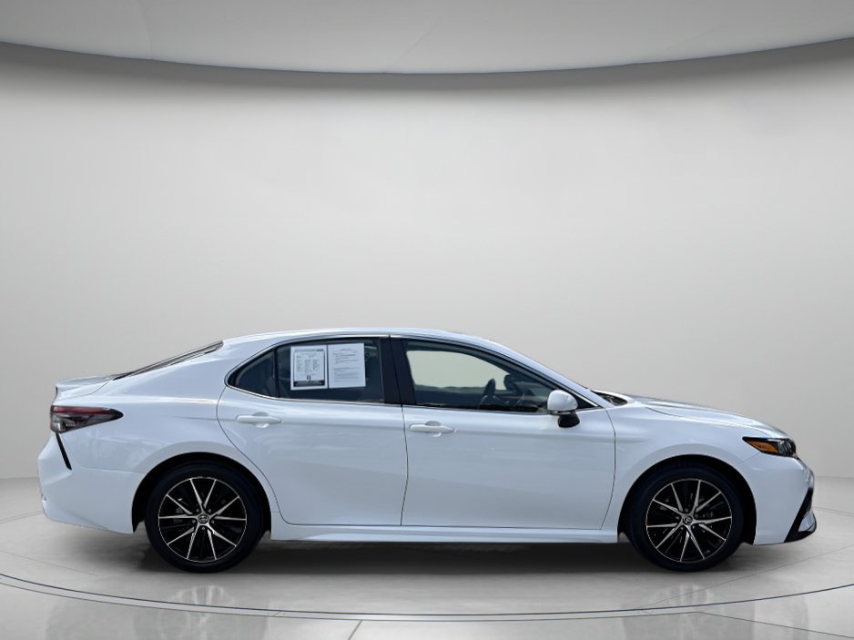 Used 2024 Toyota Camry SE w/ Convenience Package FWD image 2