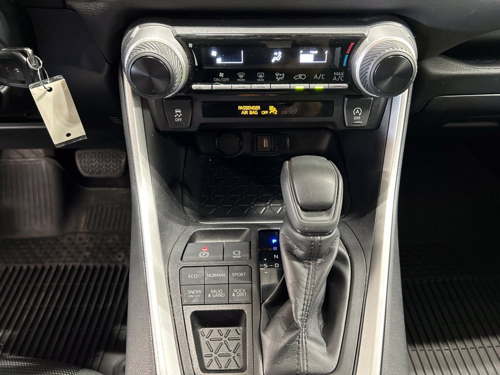 Used 2021 Toyota RAV4 LE AWD/4WD image 20
