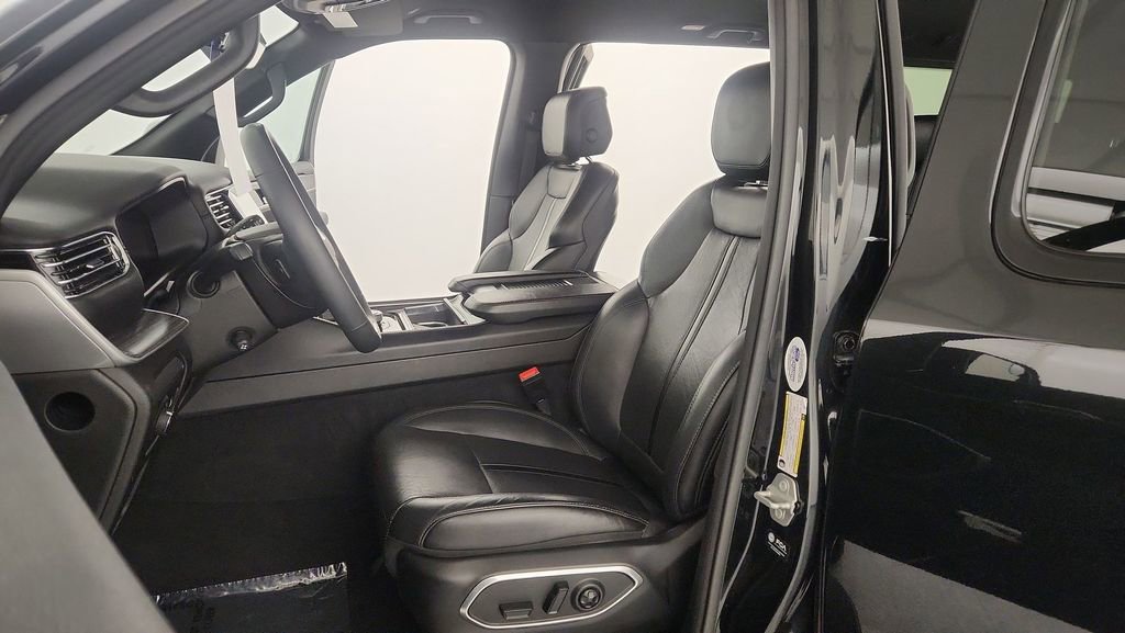 Used 2024 Jeep Wagoneer L Series II w/ Flexible Seating Group image 14