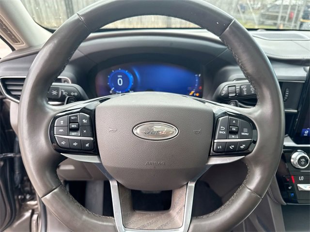 Certified 2021 Ford Explorer Platinum w/ Equipment Group 601A image 16