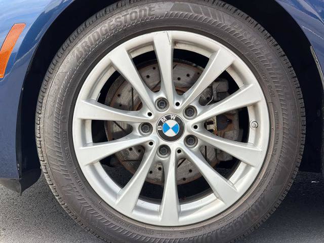 Used 2018 BMW 320i xDrive Sedan w/ Convenience Package AWD/4WD image 14