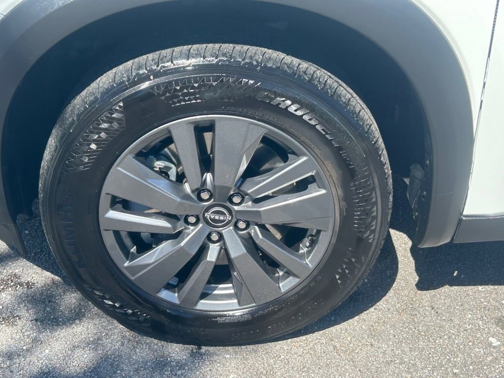 Used 2025 Nissan Pathfinder SV image 17