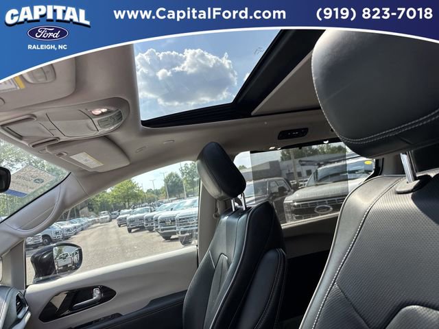 Used 2024 Chrysler Pacifica Limited FWD image 21