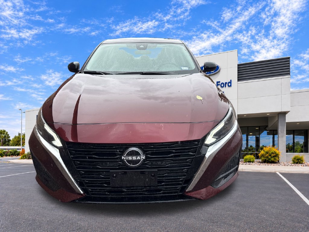Used 2025 Nissan Altima 2.5 SV FWD image 2