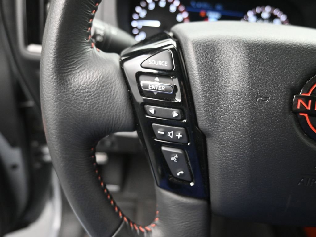 Used 2025 Nissan Frontier PRO-4X AWD/4WD image 10