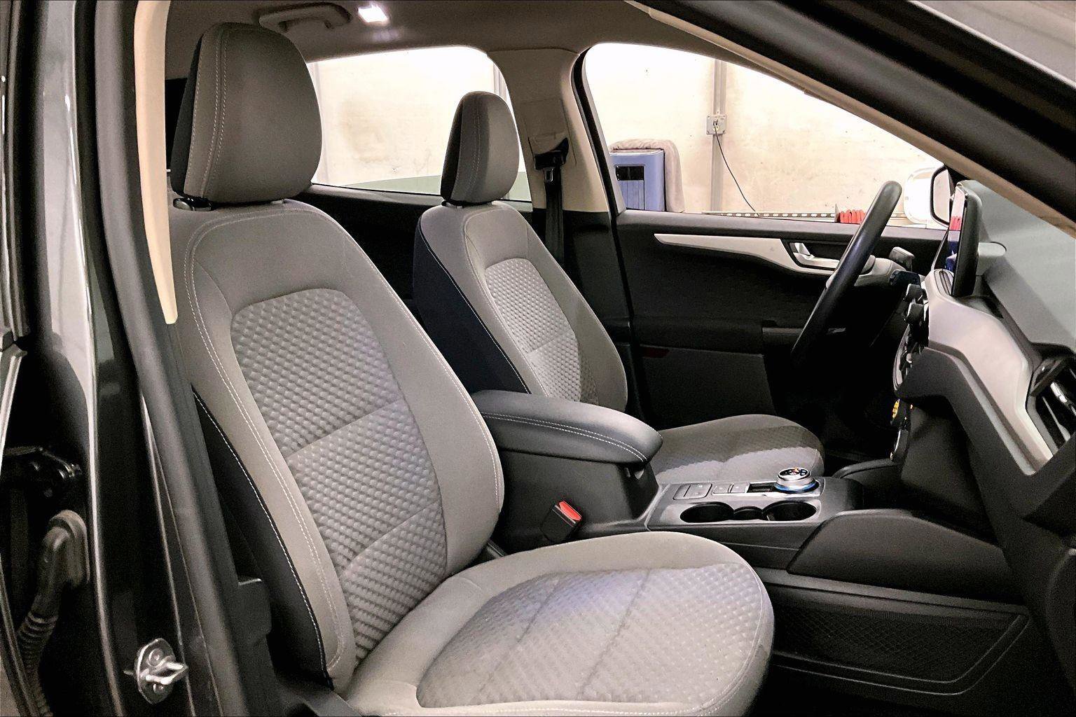 Certified 2020 Ford Escape SE image 7