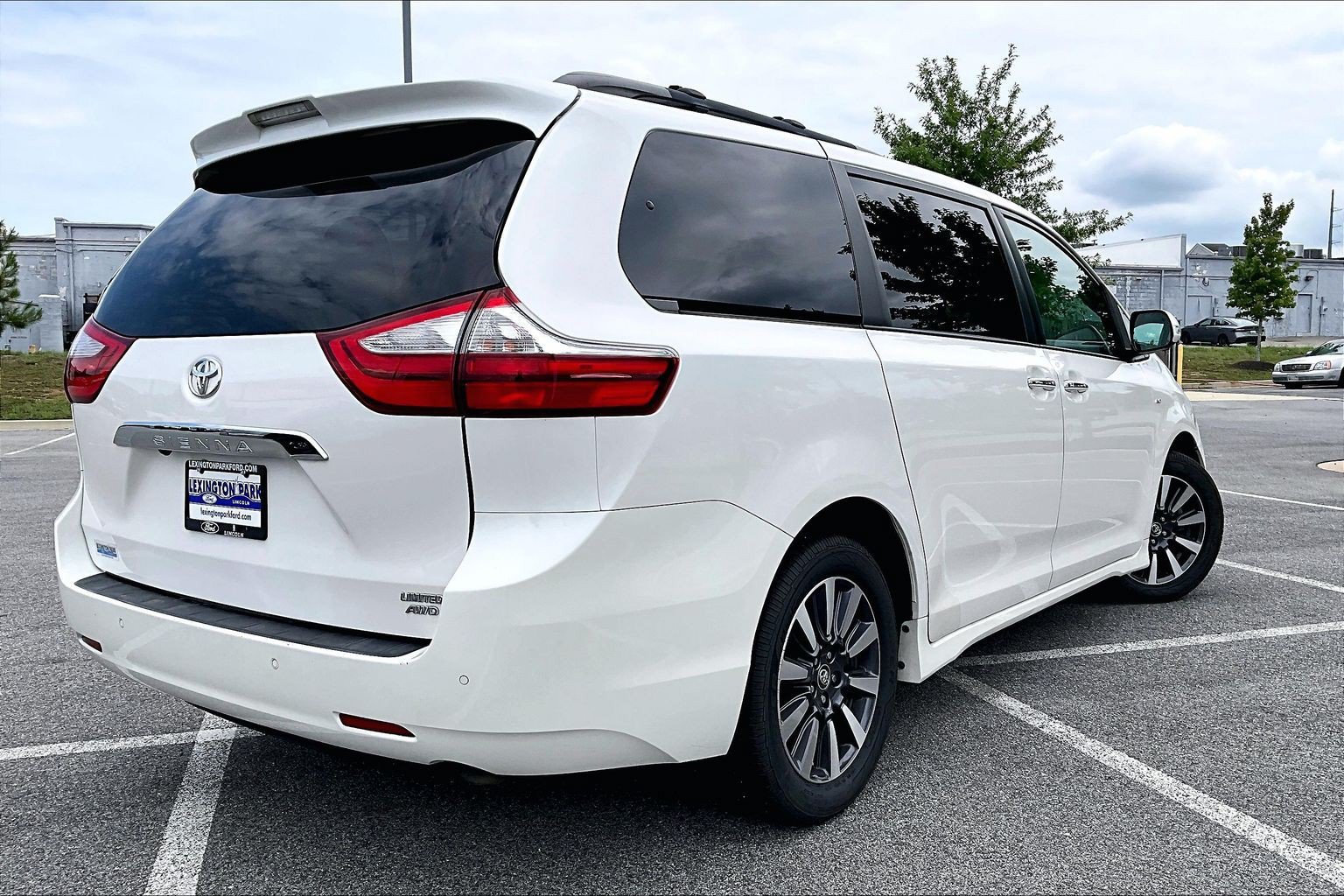 Used 2019 Toyota Sienna Limited Premium AWD/4WD image 4
