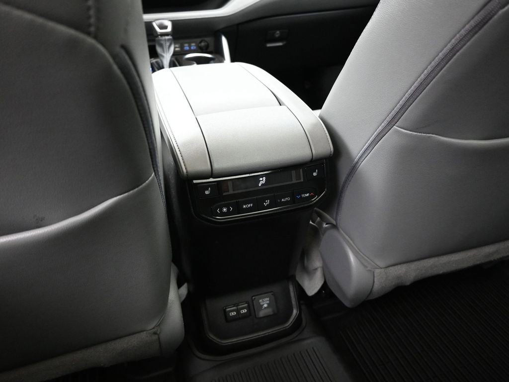Used 2022 Toyota Highlander Platinum image 28