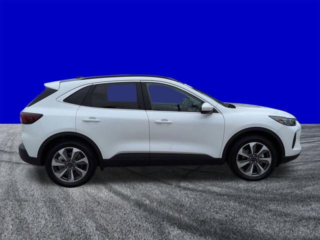 Certified 2025 Ford Escape Platinum w/ Class II Trailer Tow Package AWD/4WD image 3