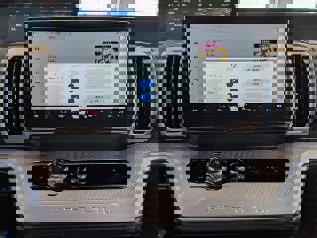 Certified 2025 Ford Expedition Active image 19