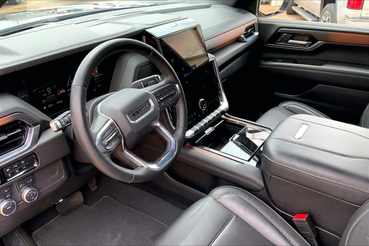 Used 2025 GMC Yukon XL Denali AWD/4WD image 18