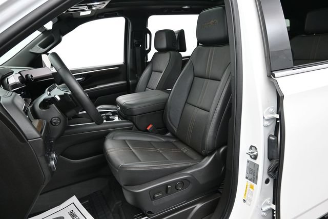 Used 2025 Chevrolet Suburban High Country AWD/4WD image 11