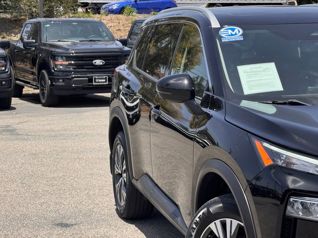 Used 2021 Nissan Rogue SV w/ Premium Package FWD image 5