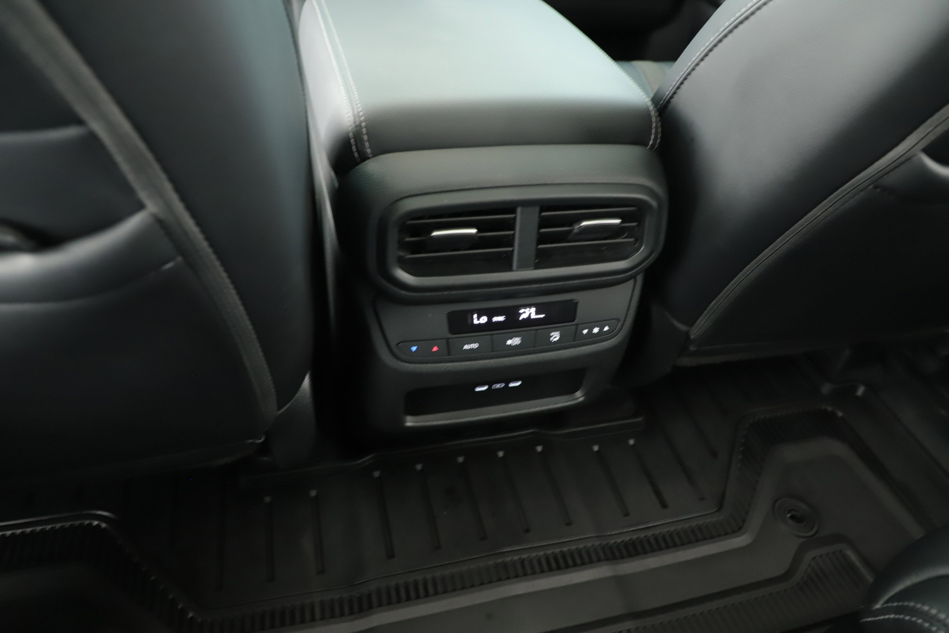 Used 2025 Honda Pilot Touring image 23