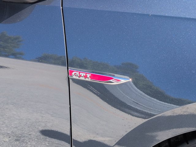 Used 2019 Volkswagen Golf 4-Door FWD image 14