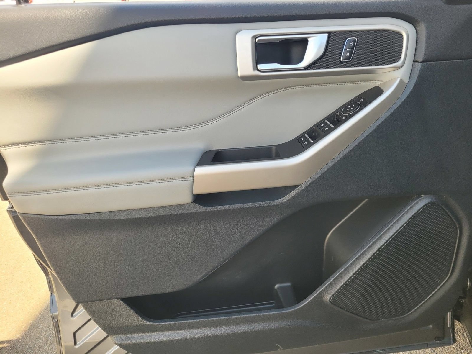 Certified 2023 Ford Explorer XLT w/ Equipment Group 202A RWD image 16