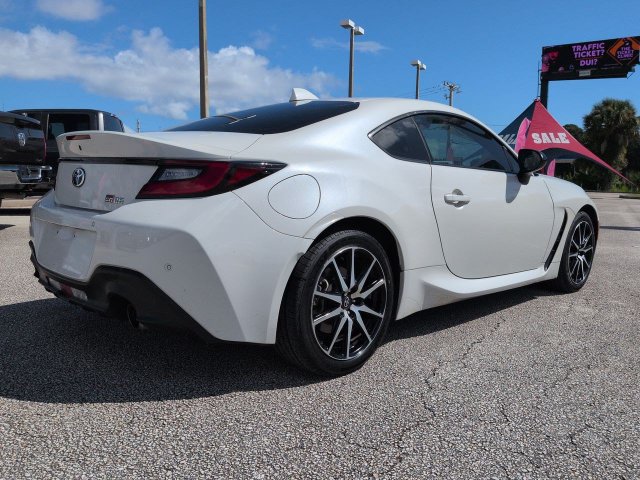 Used 2024 Toyota GR86 RWD image 4