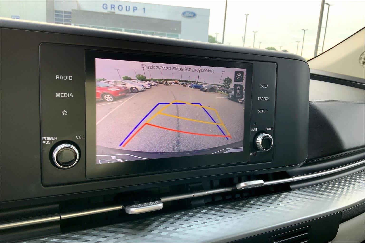 Used 2022 Kia Carnival LX FWD image 27