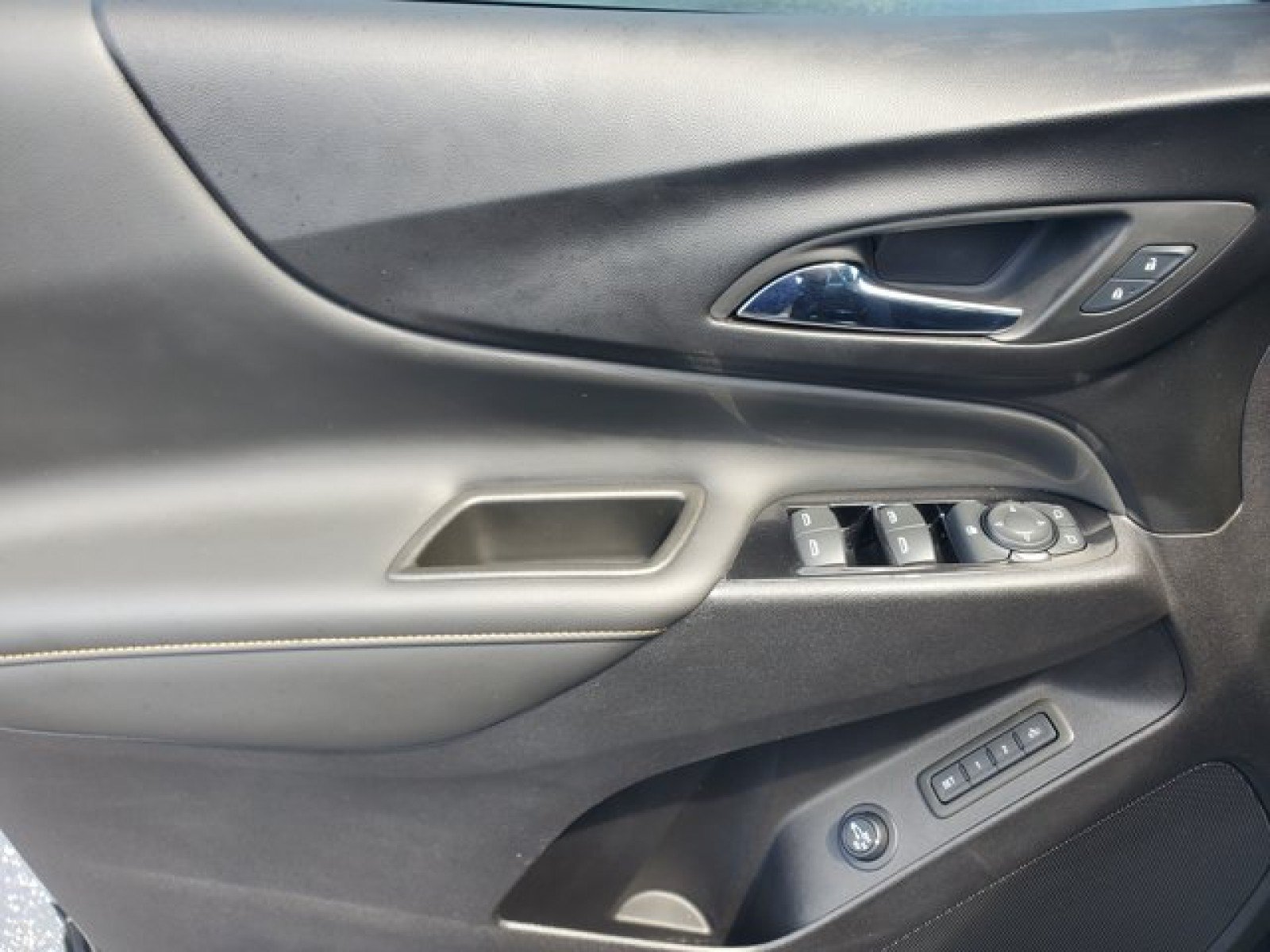 Used 2024 Chevrolet Equinox Premier AWD/4WD image 13