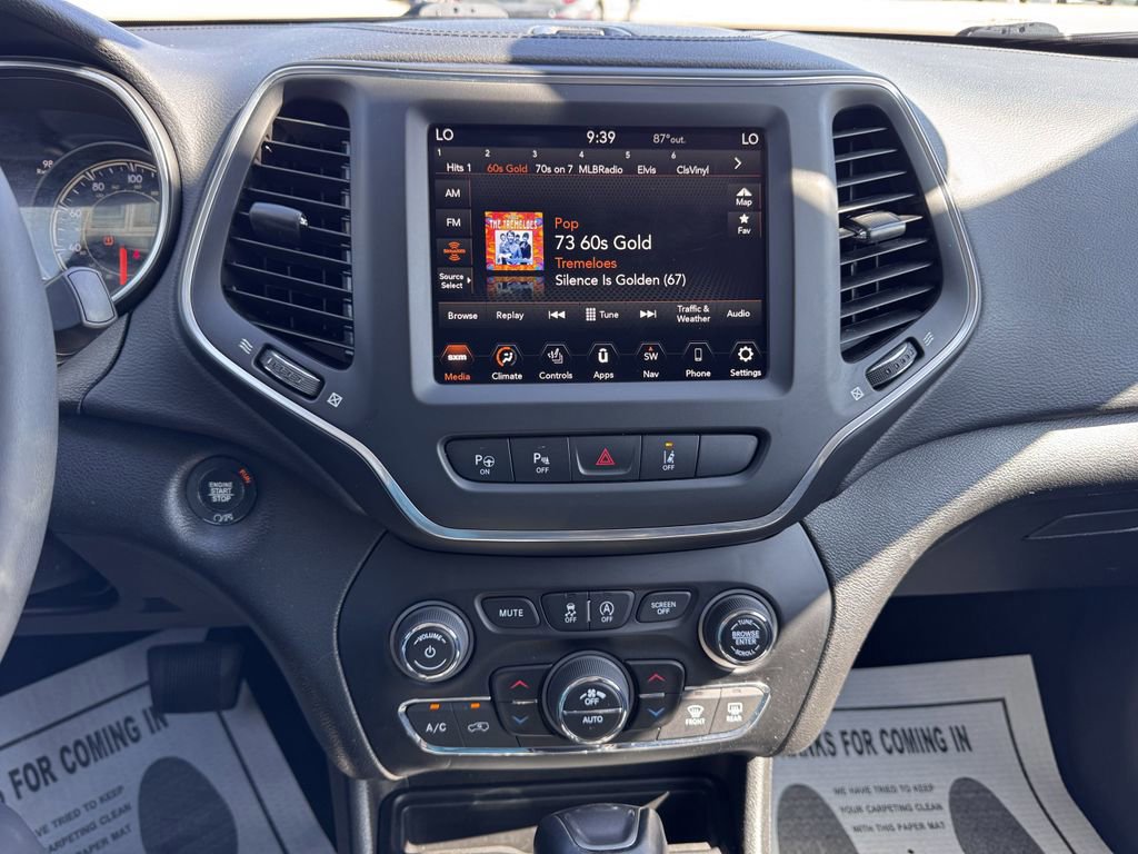 Used 2023 Jeep Cherokee Altitude Lux image 22