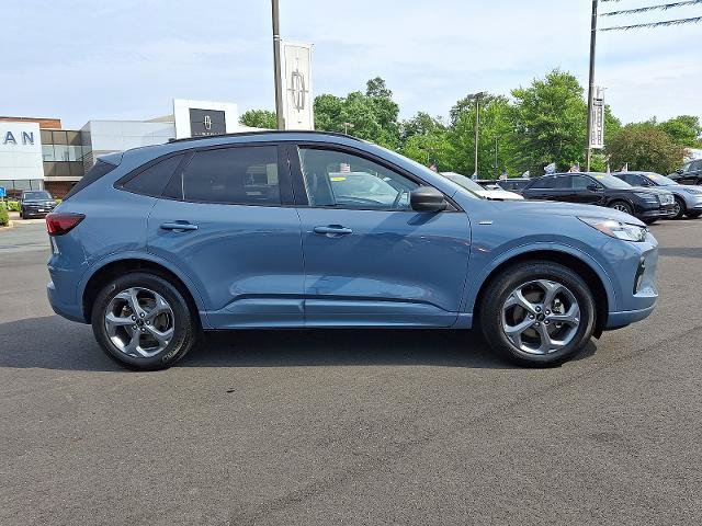 Certified 2023 Ford Escape ST-Line w/ Tech Pack #1 AWD/4WD image 7
