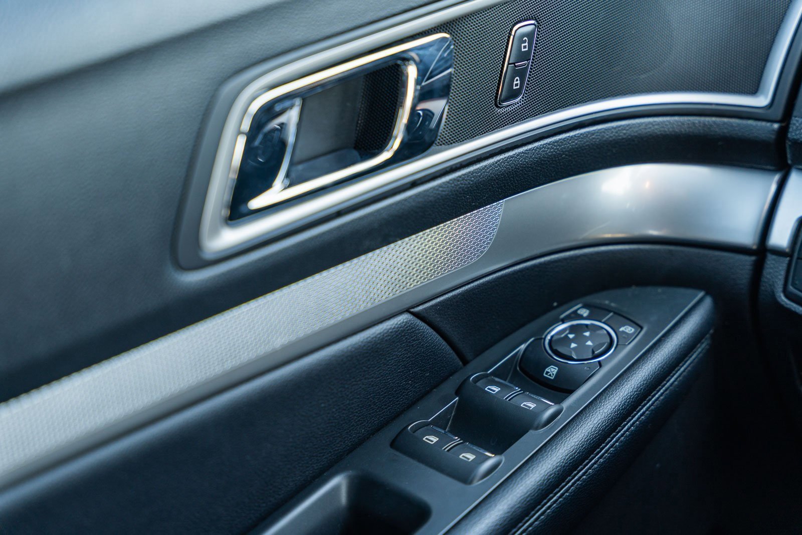 Certified 2017 Ford Explorer XLT w/ Equipment Group 202A image 26