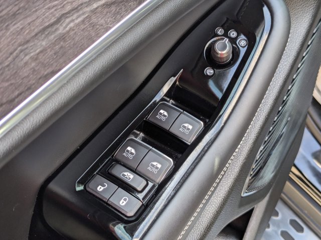 Used 2023 Jeep Grand Cherokee L Overland w/ Luxury Tech Group IV RWD image 16
