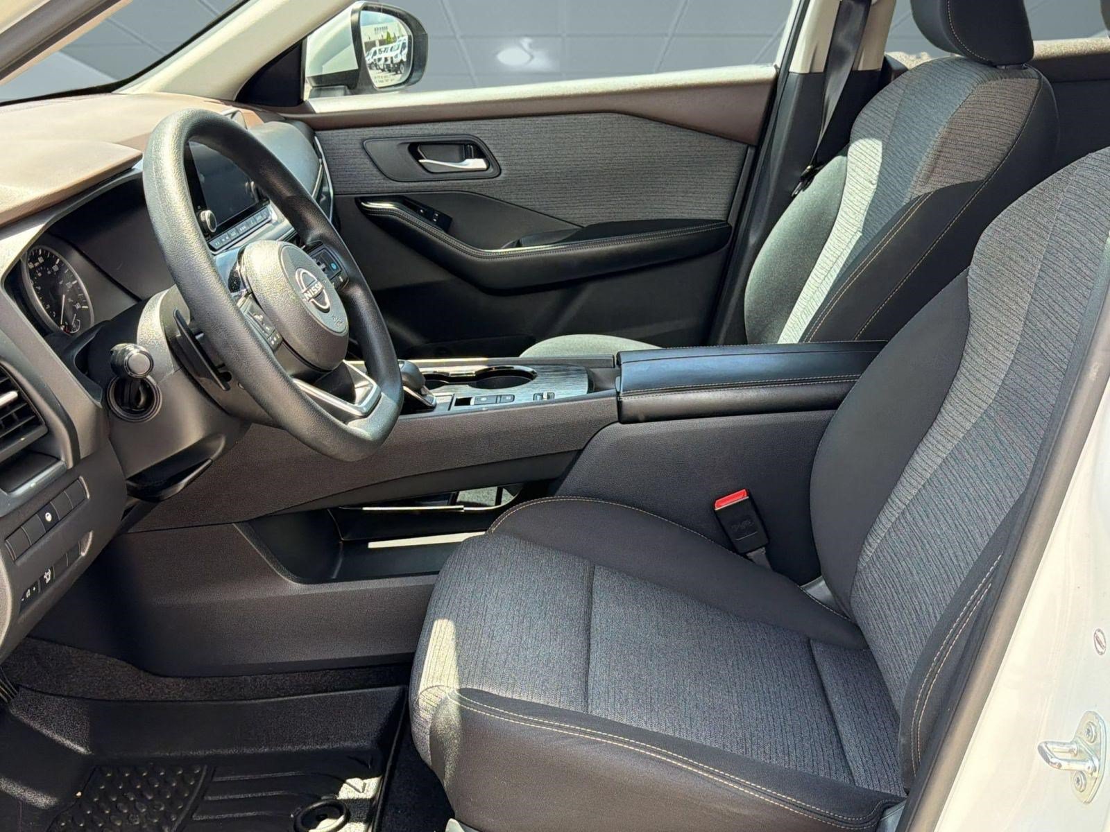 Used 2023 Nissan Rogue SV FWD image 5