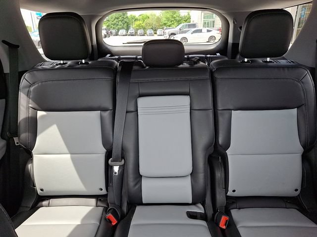 Certified 2022 Ford Explorer XLT w/ Equipment Group 202A AWD/4WD image 27